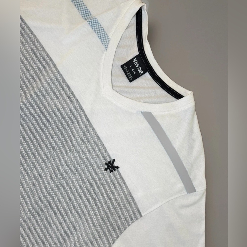 Zoo York V Neck T Shirt Size L White Gray Blue Gradual Stripe Skate Style Logo - Picture 4 of 12